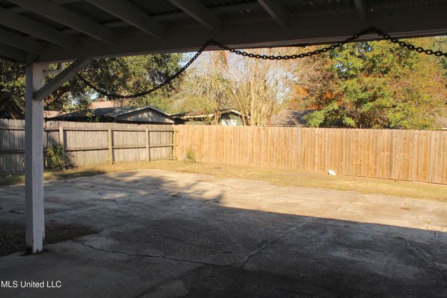 2104 Sandalwood Place, Gautier, MS 39553