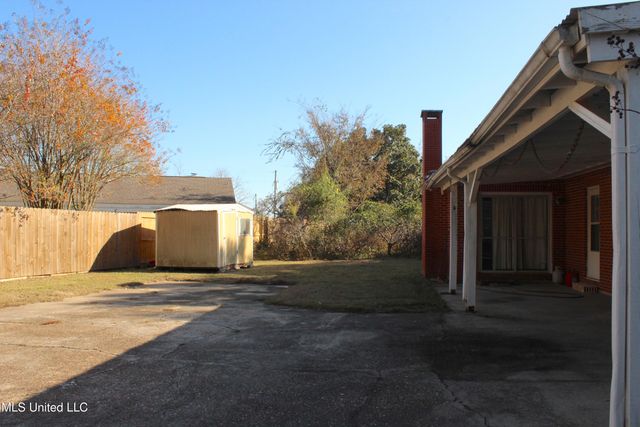 2104 Sandalwood Place, Gautier, MS 39553