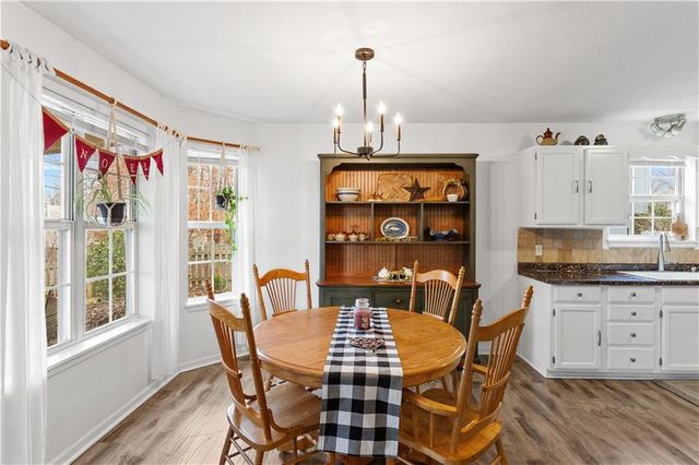 1180 S Bury Street, Tonganoxie, KS 66086