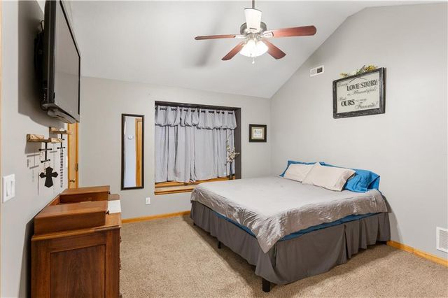 1180 S Bury Street, Tonganoxie, KS 66086