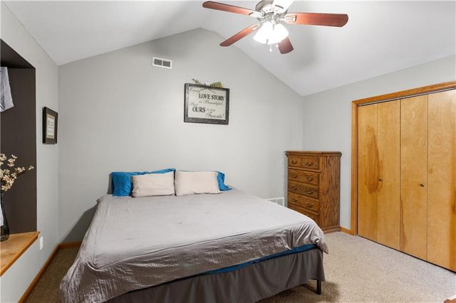 1180 S Bury Street, Tonganoxie, KS 66086