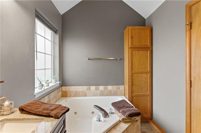 1180 S Bury Street, Tonganoxie, KS 66086