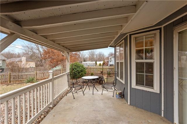 1180 S Bury Street, Tonganoxie, KS 66086