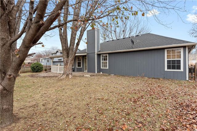 1180 S Bury Street, Tonganoxie, KS 66086