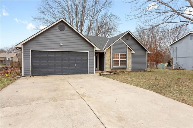 1180 S Bury Street, Tonganoxie, KS 66086