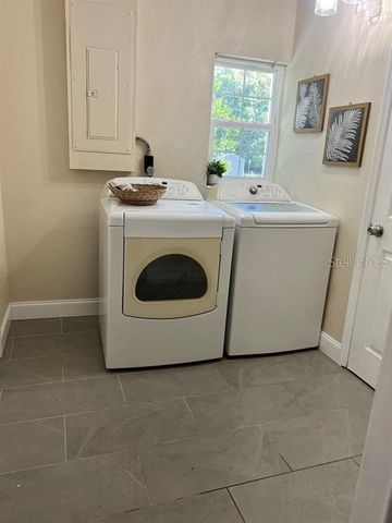 1858 SE LAKE WEIR AVENUE, Ocala, FL 34471