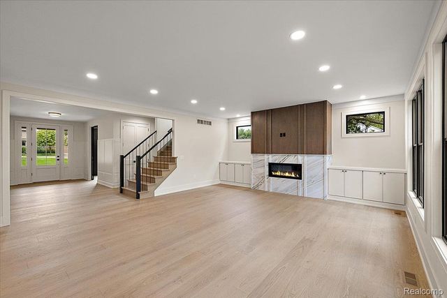 4340 Charing Way, Bloomfield Charter Township, MI 48304