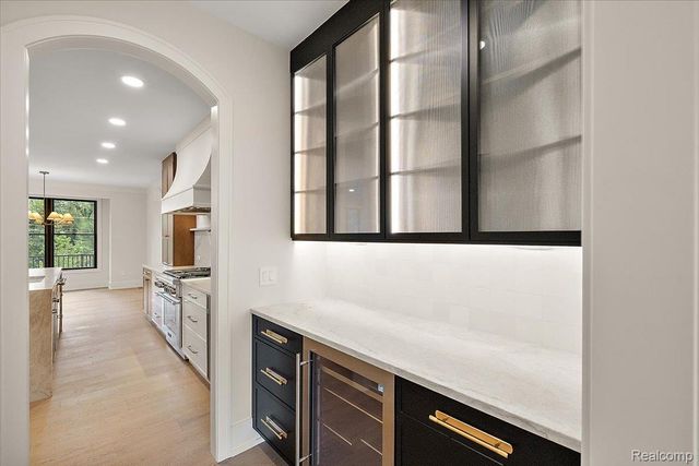 4340 Charing Way, Bloomfield Charter Township, MI 48304