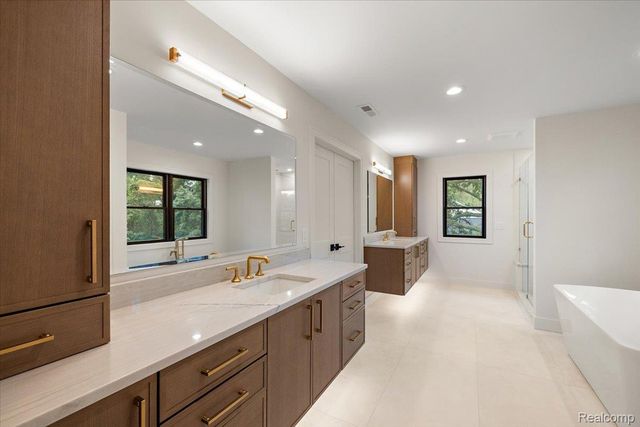 4340 Charing Way, Bloomfield Charter Township, MI 48304