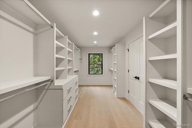 4340 Charing Way, Bloomfield Charter Township, MI 48304