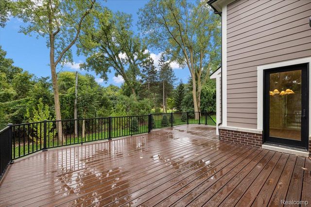 4340 Charing Way, Bloomfield Charter Township, MI 48304