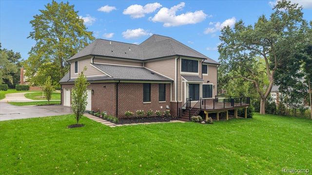 4340 Charing Way, Bloomfield Charter Township, MI 48304