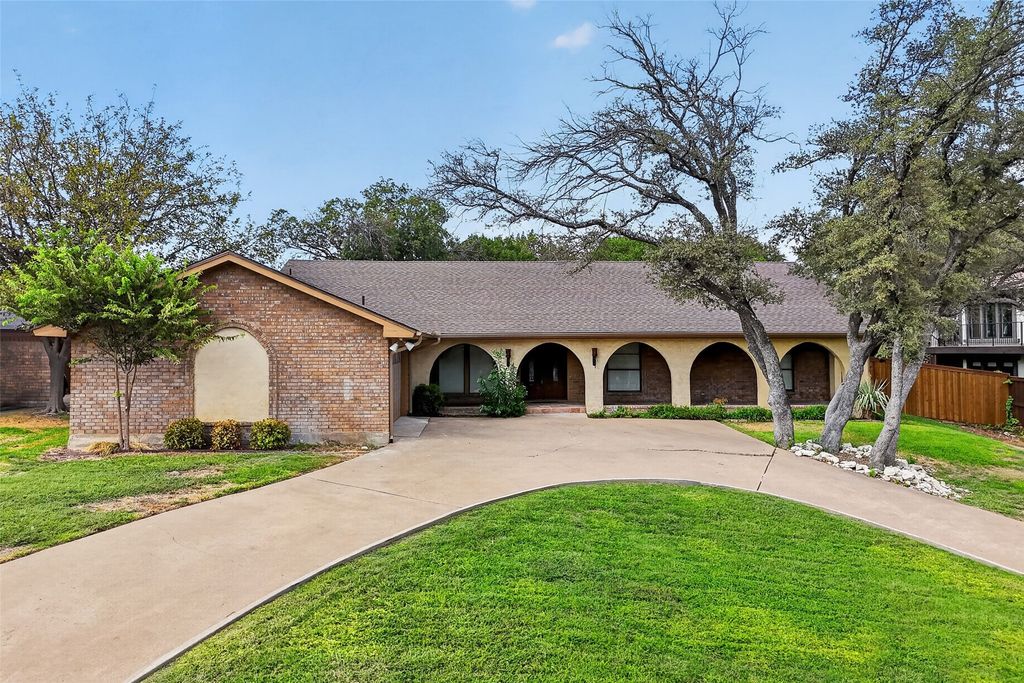 7624 Lake Highlands Drive, Fort Worth, TX 76179