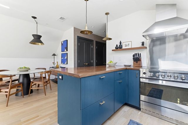 27 Saxton St 3, Boston, MA 02125