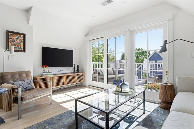 27 Saxton St 3, Boston, MA 02125