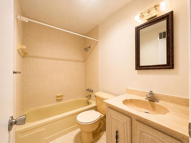5300 WASHINGTON Street S313, Hollywood, FL 33021