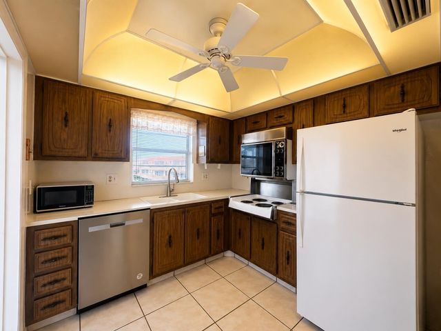 5300 WASHINGTON Street S313, Hollywood, FL 33021