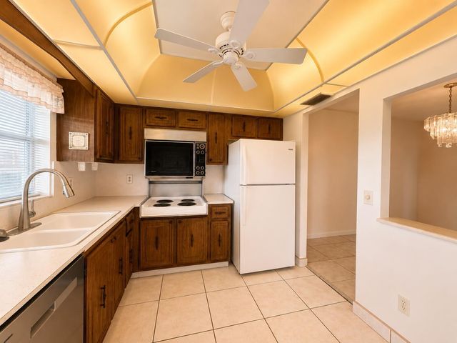 5300 WASHINGTON Street S313, Hollywood, FL 33021