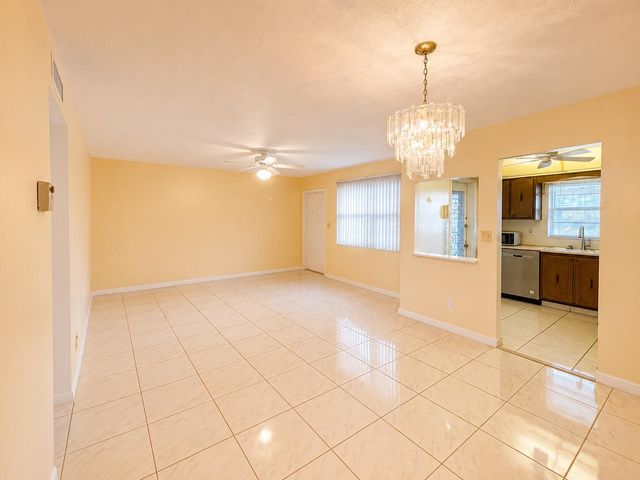 5300 WASHINGTON Street S313, Hollywood, FL 33021