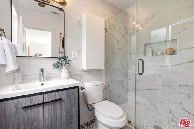 3037 Delaware Avenue, Santa Monica, CA 90404