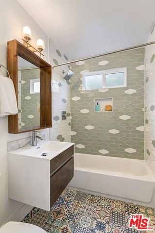 3037 Delaware Avenue, Santa Monica, CA 90404