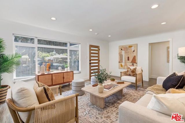 3037 Delaware Avenue, Santa Monica, CA 90404