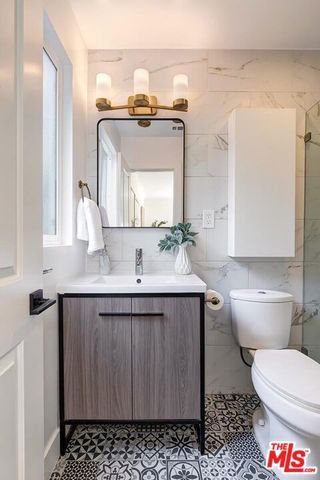 3037 Delaware Avenue, Santa Monica, CA 90404
