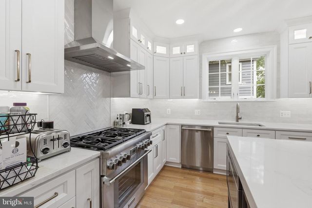 809 N BUCHANAN ST, Arlington, VA 22203