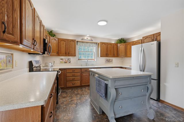 9380 Englishman Drive, Tyrone Township, MI 48430