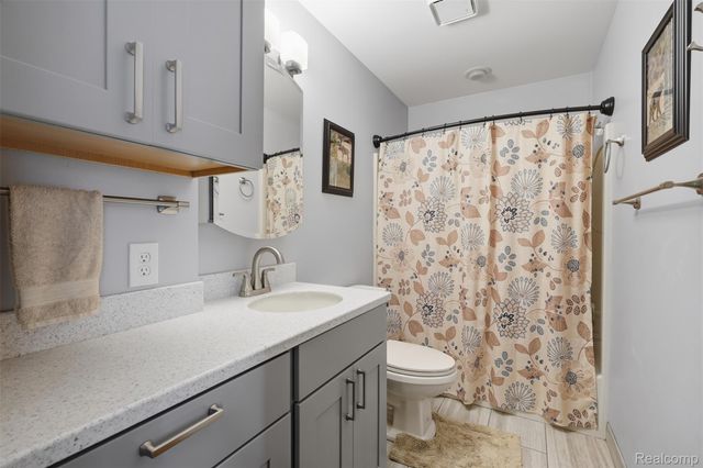 9380 Englishman Drive, Tyrone Township, MI 48430