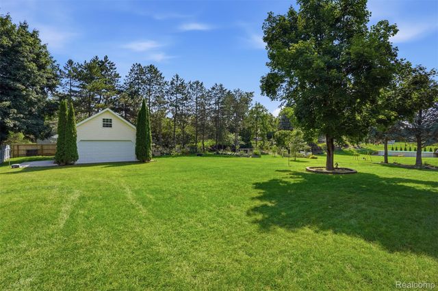 9380 Englishman Drive, Tyrone Township, MI 48430