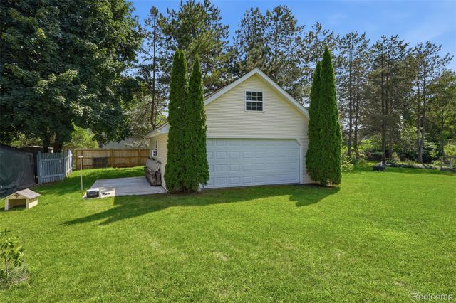 9380 Englishman Drive, Tyrone Township, MI 48430