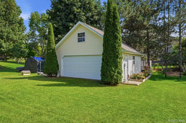 9380 Englishman Drive, Tyrone Township, MI 48430