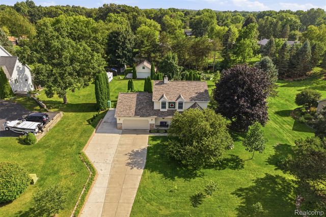 9380 Englishman Drive, Tyrone Township, MI 48430