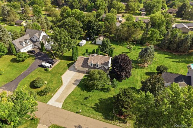 9380 Englishman Drive, Tyrone Township, MI 48430