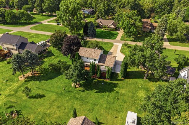 9380 Englishman Drive, Tyrone Township, MI 48430