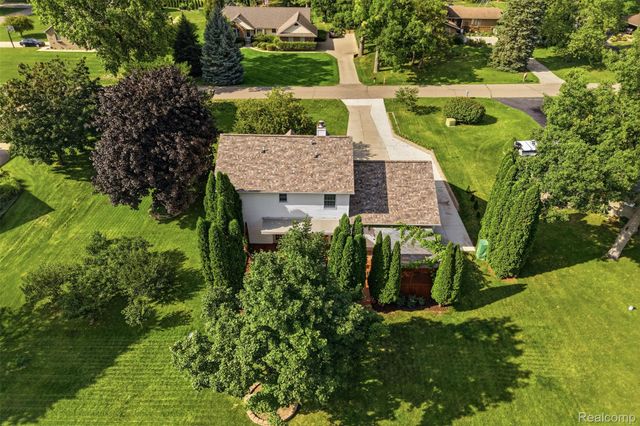 9380 Englishman Drive, Tyrone Township, MI 48430