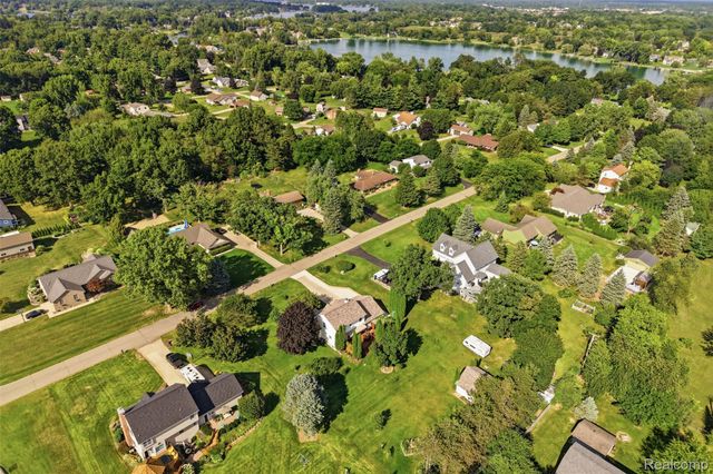 9380 Englishman Drive, Tyrone Township, MI 48430