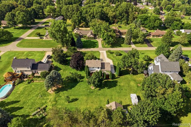 9380 Englishman Drive, Tyrone Township, MI 48430