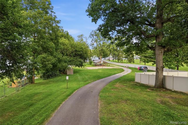 9380 Englishman Drive, Tyrone Township, MI 48430