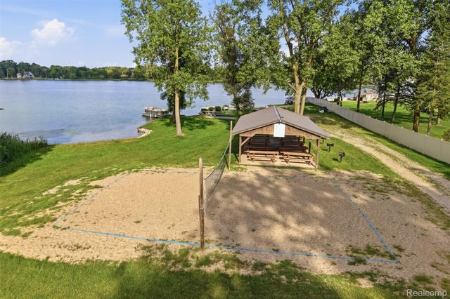 9380 Englishman Drive, Tyrone Township, MI 48430