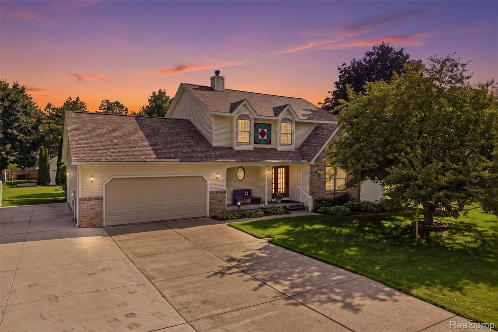 9380 Englishman Drive, Tyrone Township, MI 48430