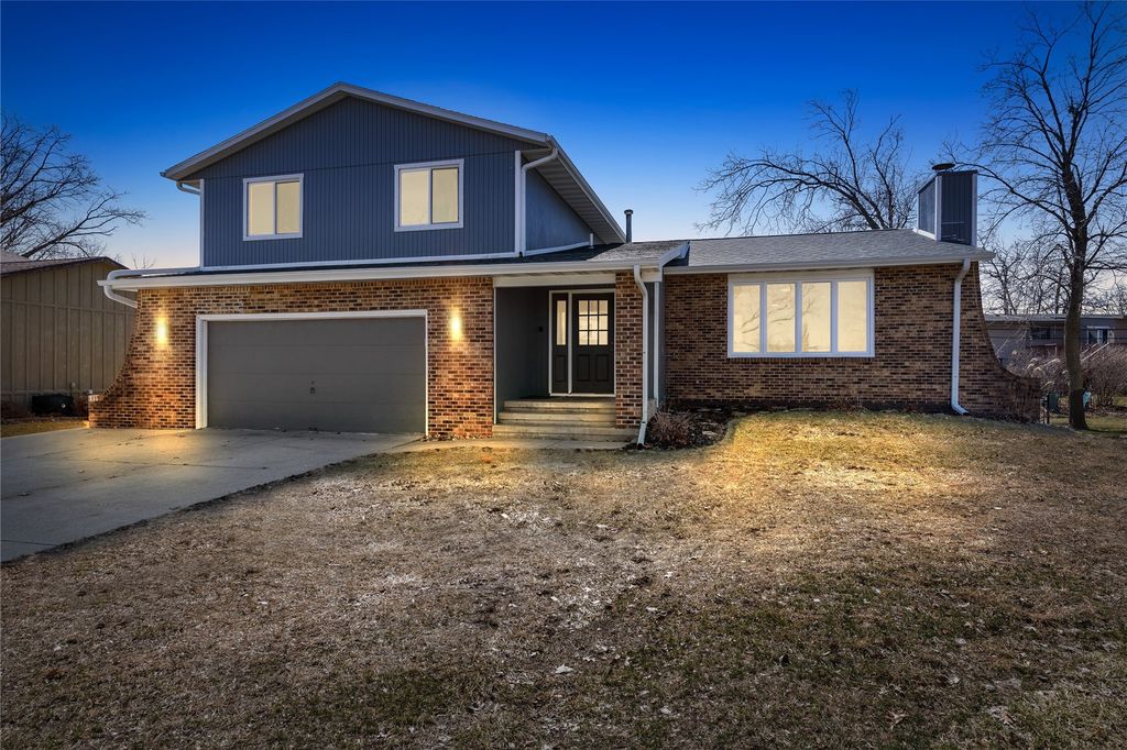 2195 David Court NE, Cedar Rapids, IA 52402