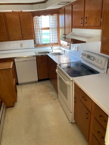 15220 W COUNTY ROAD 400 S, Daleville, IN 47334