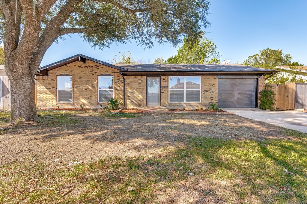 823 Ross Lane, Seagoville, TX 75159