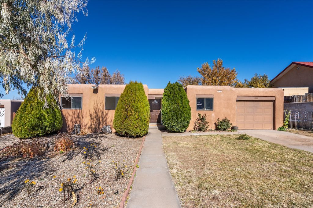 1910 Camino Claro, Santa Fe, NM 87505
