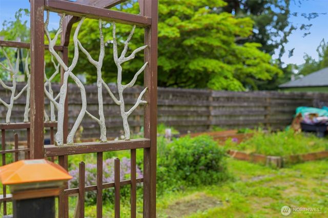 24130 Madura Drive NE, Kingston, WA 98346