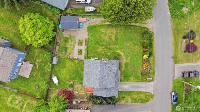 24130 Madura Drive NE, Kingston, WA 98346