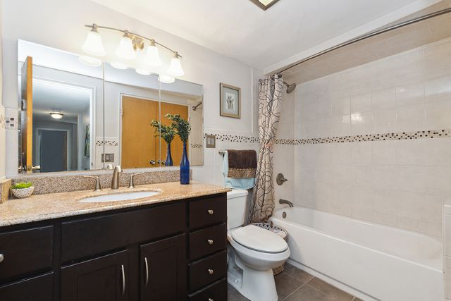 2650 Central Drive GS, Flossmoor, IL 60422