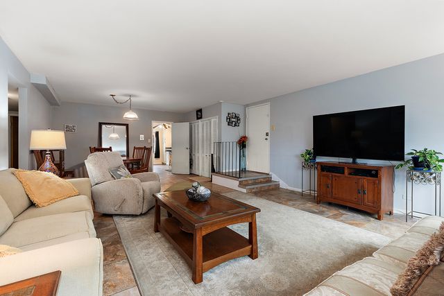 2650 Central Drive GS, Flossmoor, IL 60422